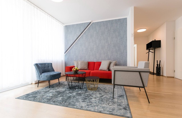 City Center Outside, Tranquility Inside - 3 Bedroom Penthouse & Private Terrace