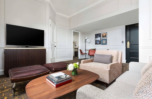 City on the Bay! Cycling, Dining, Pets Allowed, Steps to Cable Car Museum!