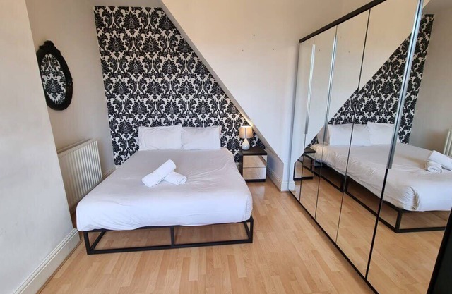 City SuperHost House on Rochdale Road