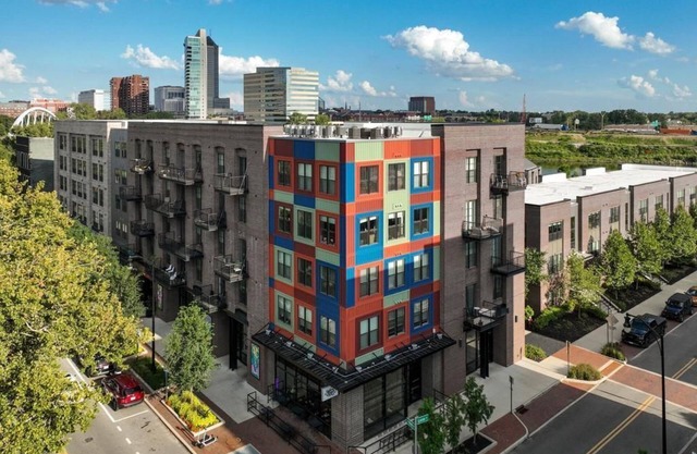 City View 1BR| Walk-In Shower | Elevator | Parking