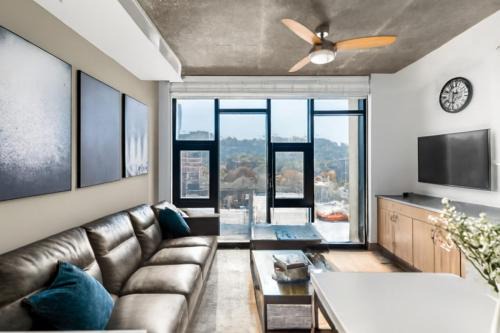 City Views 2BR Floor-to-Ceiling Windows