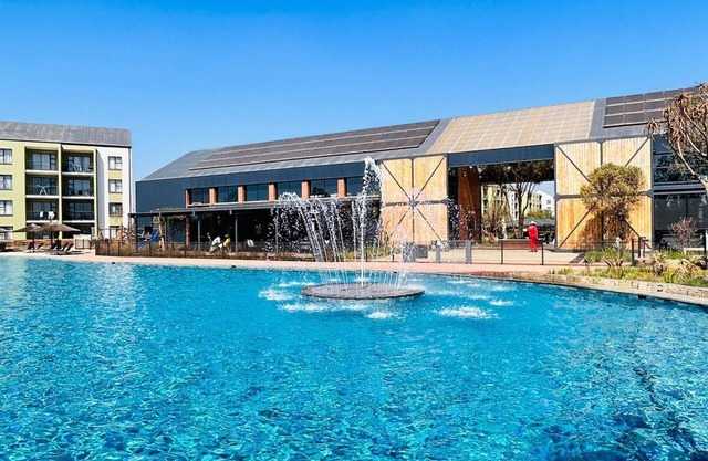 Cityscape Luxurious Apartment 3