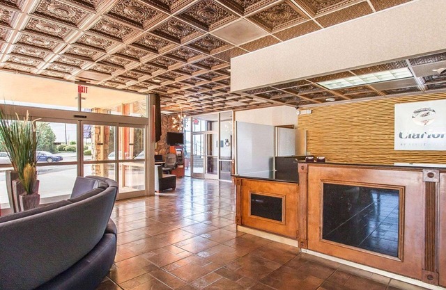 Clarion Inn & Suites University Center