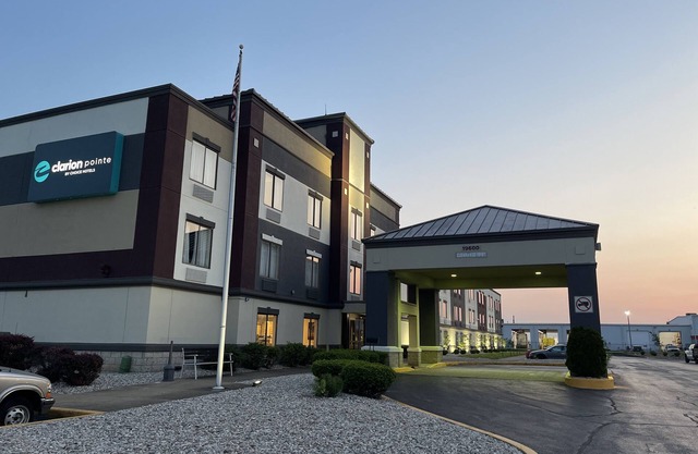 Clarion Pointe Evansville North