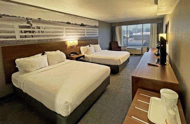 Clarion Pointe Hopkinsville near The Bruce Convention Center