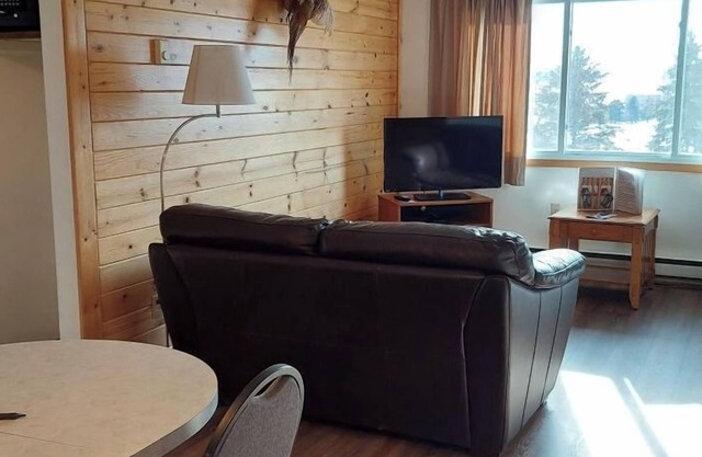 Classic 2 Bedroom 4 XL Twin beds, 1 Bathroom Top Floor