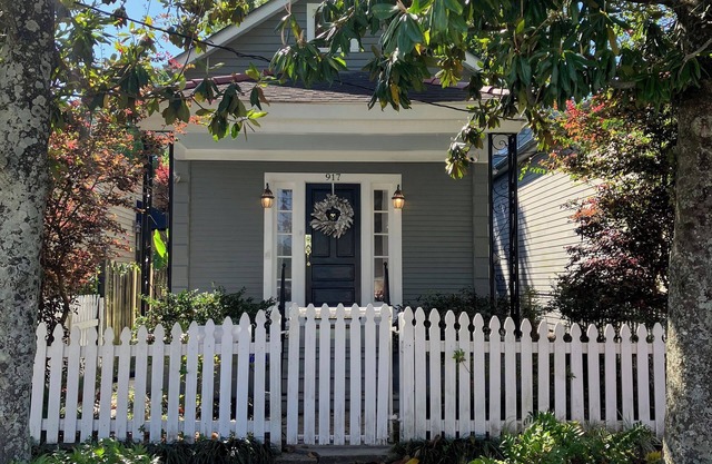 Classic 2bd/1ba Carrollton Cottage near Streetcar line & River