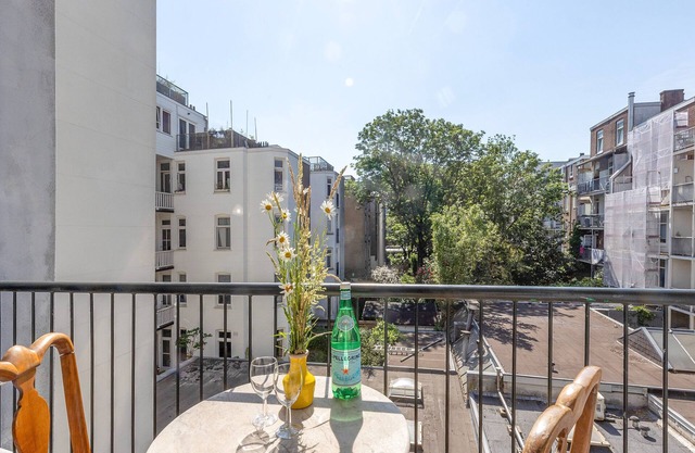 Classic apartment with two balconies
