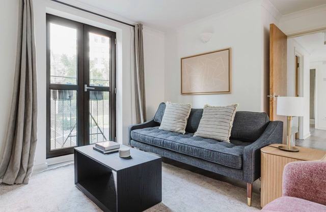 Classic City of London 1BR, Furniture & Decor Included, by Blueground