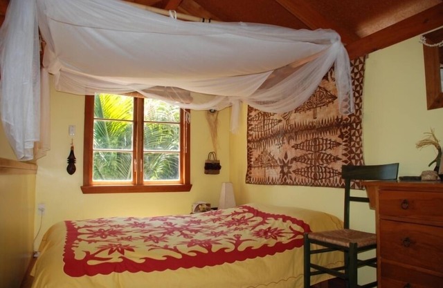 Classic kiwi bach in native bush - No cleaning fee.