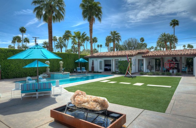 CLASSIC MEETS CONTEMPORARY - Guest House in high-end Private Mini-Estate