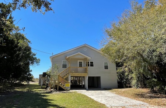 Classic on the St. Helena Sound;Sunset Views;Private Beachfront Gazebo;Screened Porch;CableTV/Wifi