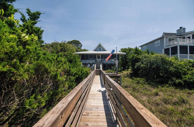 Classic on the St. Helena Sound w/Sunset Views: Screened Porch: Dolphin Sightings; Cable TV/WiFi