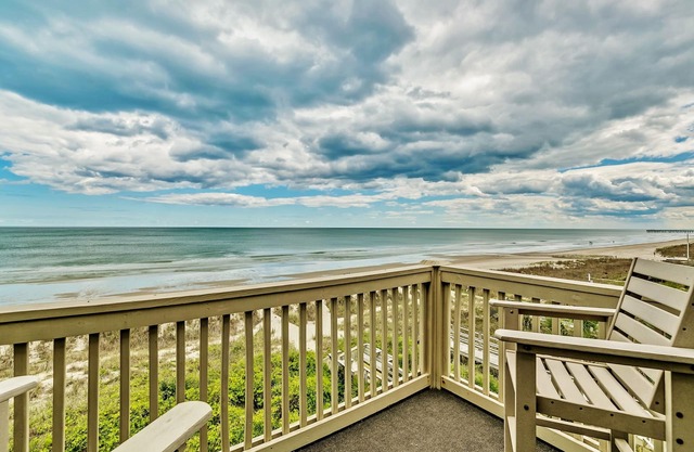 Classy, Clean & Elegant Oceanfront 'Penthouse' ~