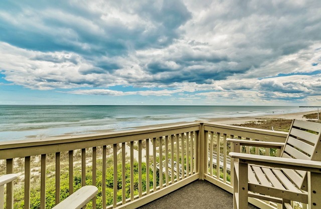Classy, Clean & Elegant Oceanfront 'Penthouse' ~