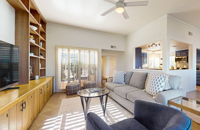 Classy Sommerset condo w/stunning views, pools & tennis courts, pickleball