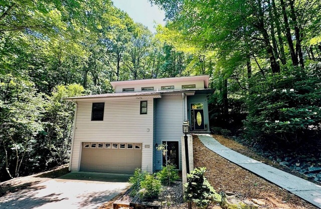 Clean and Cozy Connestee Falls Mountain House: Duya Court Den