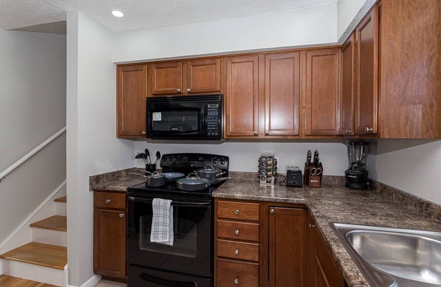 Clean and updated with a Hot Tub Minutes away from the new Bettendorf Waterpark