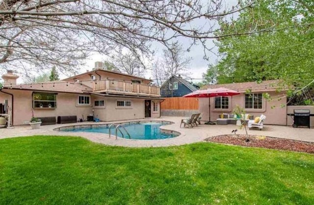 Clean, Charismatic, Relaxing and Simple Home in Reno, Reviews speak for it!
