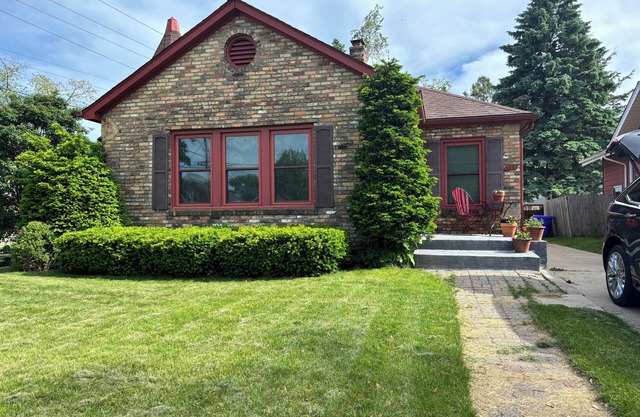 Clean, cozy, convenient 2-bed with AC, WiFi, sauna 3 blocks from Lake Michigan