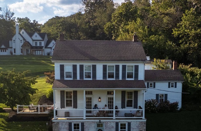 Clean, Cozy, Convenient! Close to Spooky Nook, Dutch Wonderland and More!