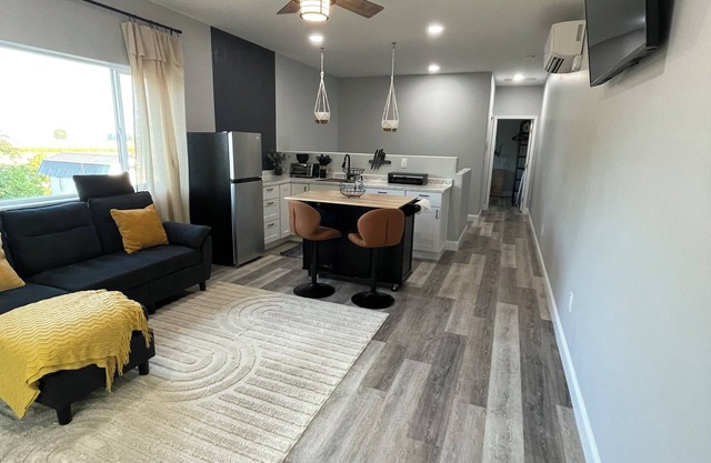 Clean/private 1-bedroom with 1 car garage in beautiful Twin Falls