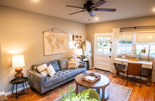 Clean, Private Guesthouse-9 min. to Downtown Charleston, 15 min. to FollyBeach!