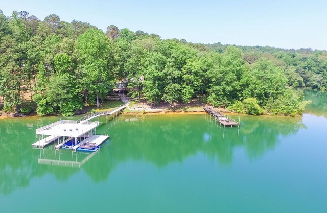 Clear Creek Escape: 4 BR, 2 BA House in Jasper, Sleeps 12