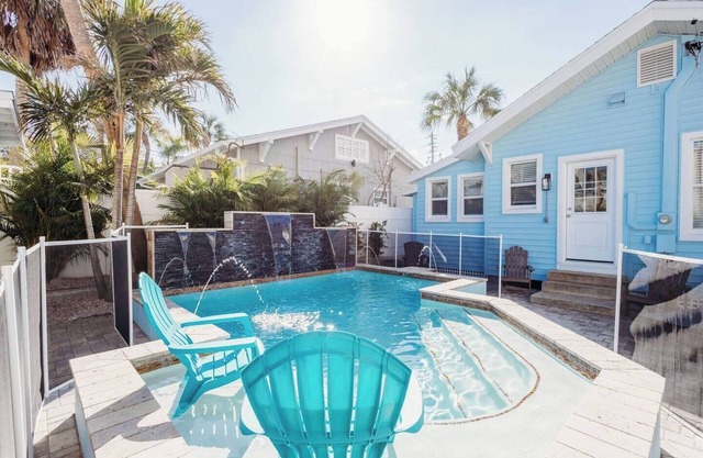 Clearwater Beach Bungalow Just a few steps from the sand! Private pool!