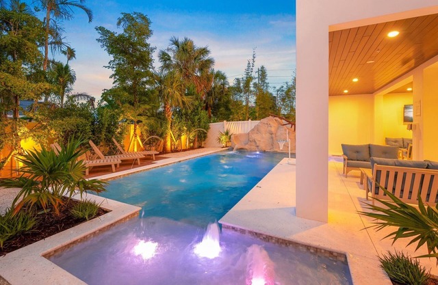 Clearwater Luxury-Resort Pool/Spa/Slide-Bay/Gulf Views-Bike to Beach/Village