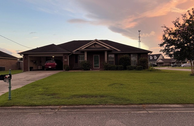 Clever's Corner 4-bedroom house in Lillian close to beaches and attractions