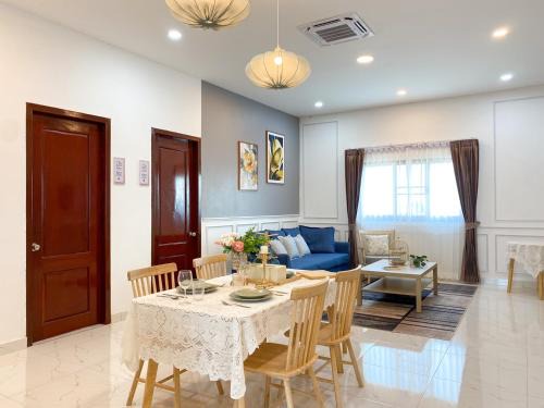 Click Residence, 200 mt from Parkson Mall