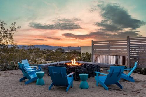 Climber's Oasis l Cowboy Pool l Hot Tub l Walk Into Park