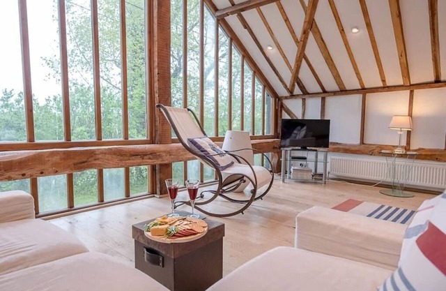 Clopton Hayloft - spacious apartment with Tennis C