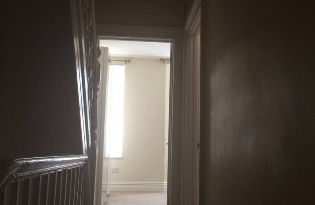 Close to 3 beautiful botanic gardens and city centre