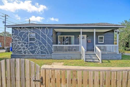 Close To Downtown Charleston! 4 Bed Retreat