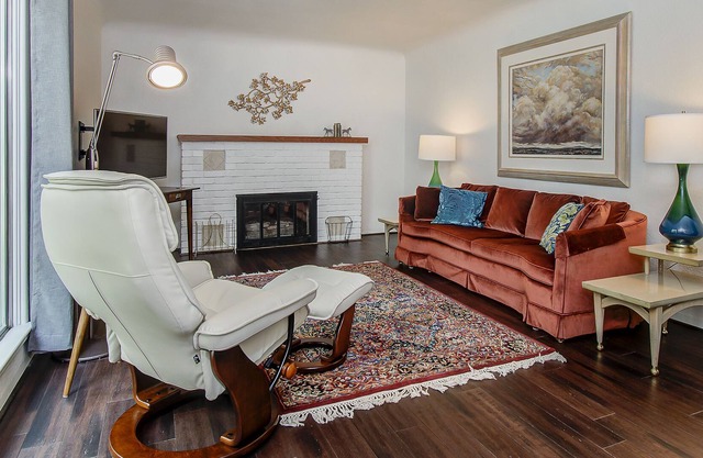 Close to Everything, Quaint, Quiet, Super Clean, Comfortable Home