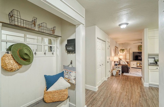 Close to Glacier Park! 4 Bedroom, 2 bath Family and Pet Friendly Comfy Home