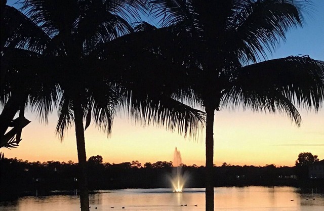 Close to Gulf Beaches, 18 miles to Fort Myers Beach. 3 BR, 2 Bath, 1st Fl Condo,