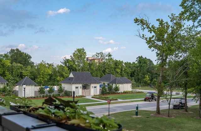 Close to L'auberge and LSU! Pool, ping pong, balcony views, & 2 Master Suites!