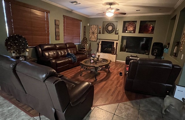 Close to Stadium/Outlet stores/Casino/Resort .1 mile -10min to downtown Phx.