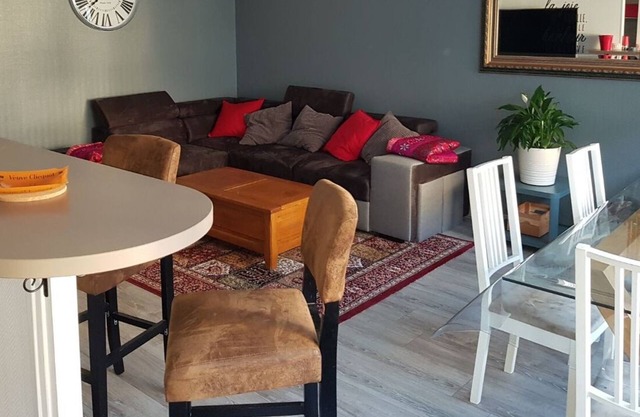 Close to the center, Chic and Cosy 80m² apartment/2 large bedrooms+1, park free