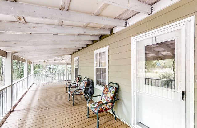 Close to Water w/ Firepit - Grill - Dog-Friendly