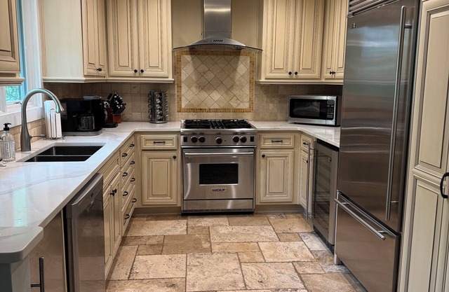 Closest Cottage to the Beach! Casual Luxury.