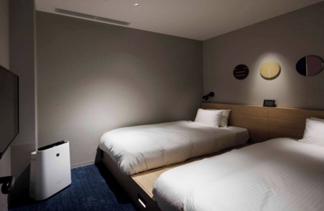 Cloud-Level Bunk Room Escape in Affordable Hotel WiFi AC Gym laundromat Shinjuku