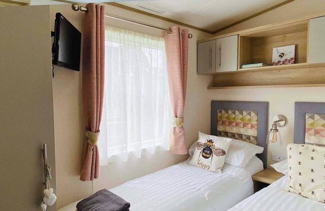 Clover Bank is a beautiful holiday home set one row back from Docker’s fishing lake.