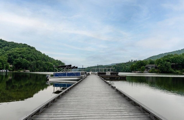 Club Wyndham Resort at Fairfield Mountains, North Carolina, 2 Bedroom Deluxe Suite