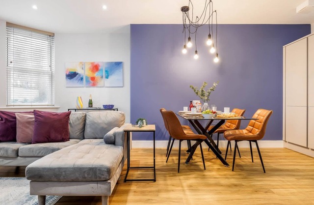 Coastal 1-Bed Apt w/Free Gym, Parking & Garden