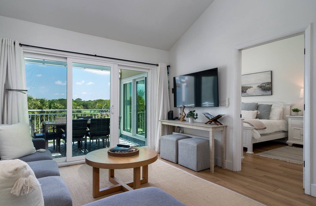 Coastal 2BR/2BA Gorgeous Views! Steps to Beach, Pool,Club House & Restaurants! Amenity Cards!