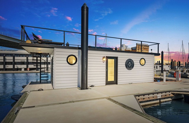 Coastal Caviar - The Ossetra - Honeymoon Suite